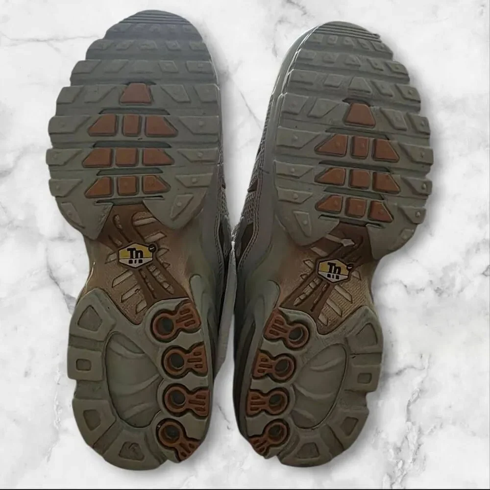 Nike Air Max Plus Pure Platinum/Metallic Gold Running Shoes Size 4Y